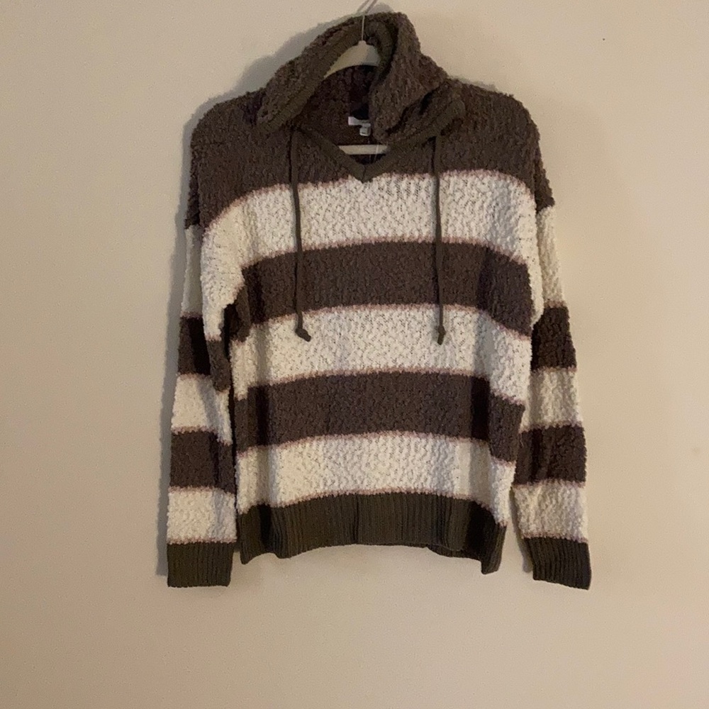 Maurices sweater